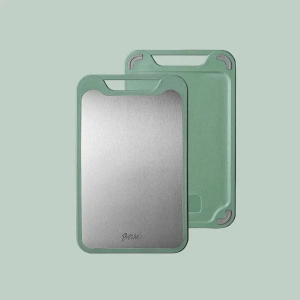 Close-up of the integrated juice groove.