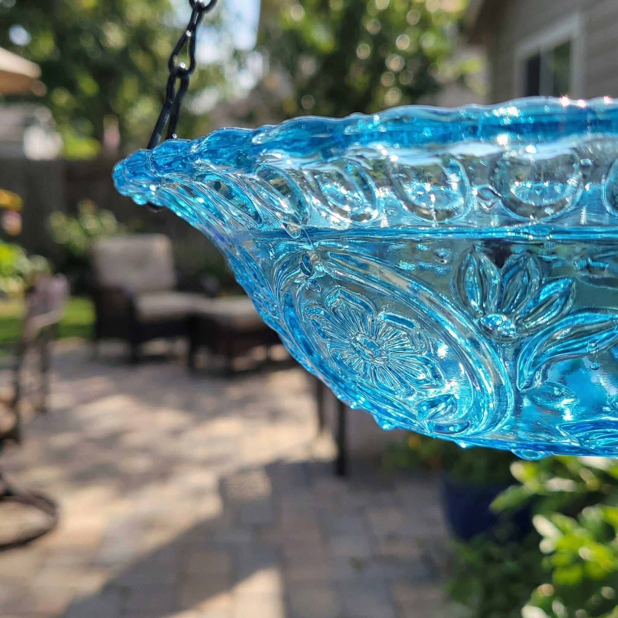 Textured rim detail on the blue glass hanging bird bath bowl.