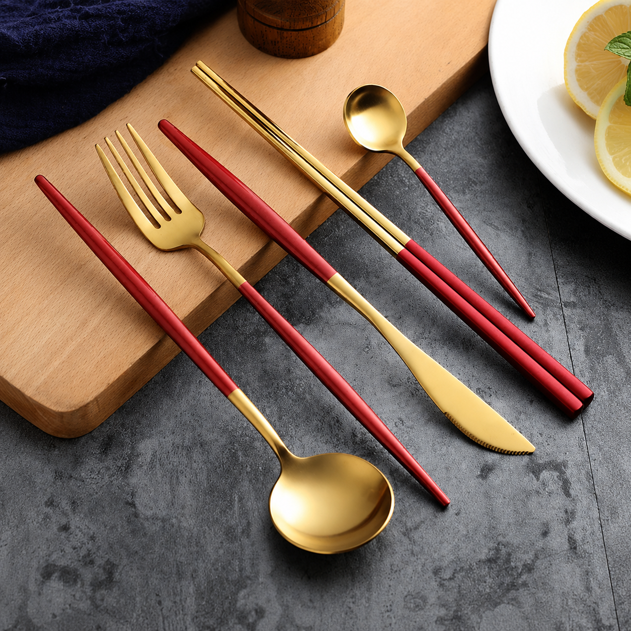 Luxury stainless steel flatware set, gallery view 3.